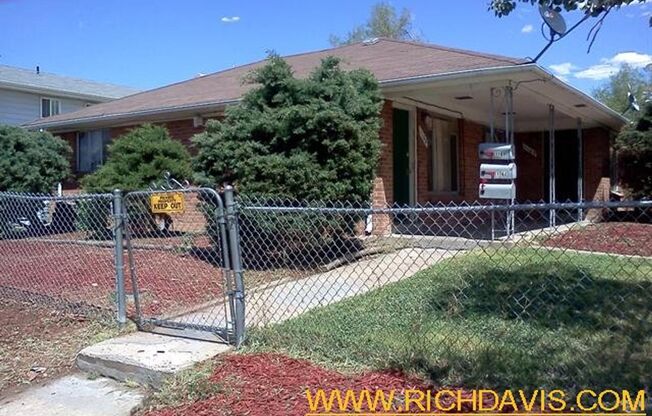 2 bed, 1 Bath, 900 SF with washer/dryer hookups and a large, fenced yard.