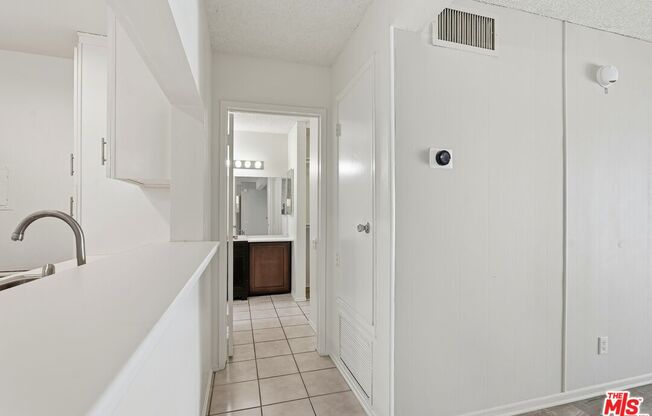 2 beds, 2 baths, 990 sqft, $2,395, Unit G111