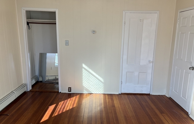 3 beds, 1 bath, 925 sqft, $2,600, Unit 2