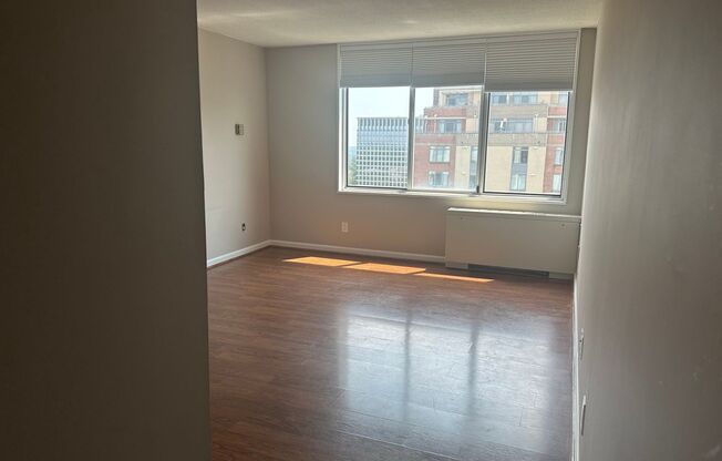 1 bed, 1.5 baths, $1,900