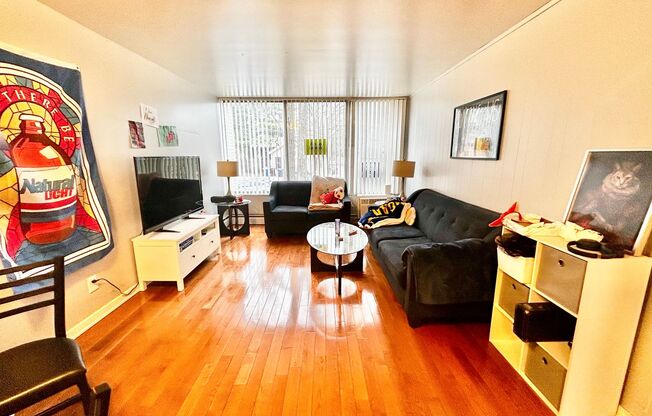 2 beds, 1 bath, 768 sqft, $2,425, Unit 214