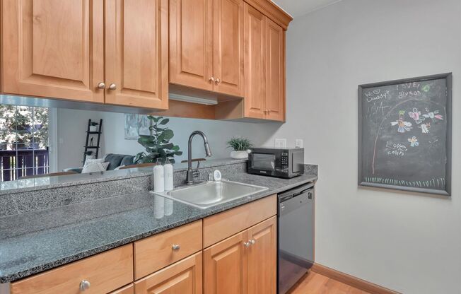 1 bed, 1 bath, $2,250, Unit UNIT 14