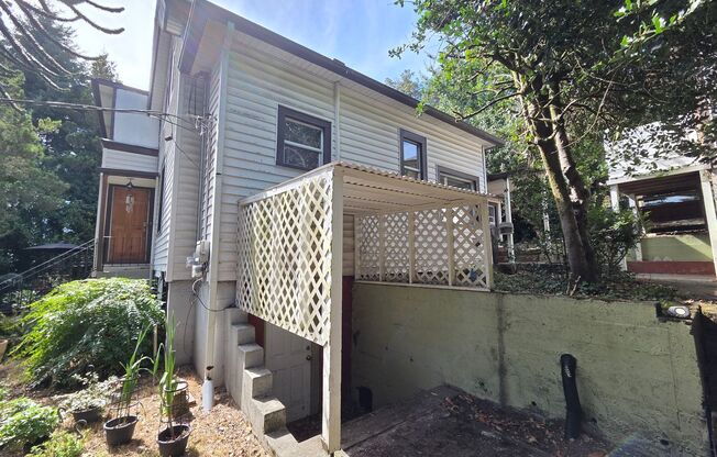 Huge Bremerton 4 Bedroom, Double Bonus Rooms, Builts Ins & More. Right Next to PSNS!