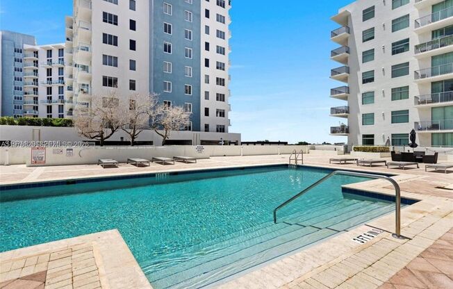 3 beds, 2.5 baths, $3,250, Unit # 719