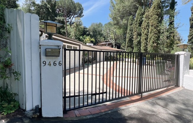 9466 HIDDEN VLY PL