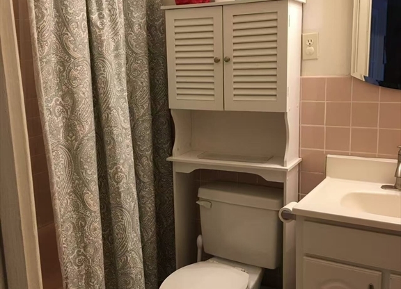30 Lake Shore Ct Apt 3