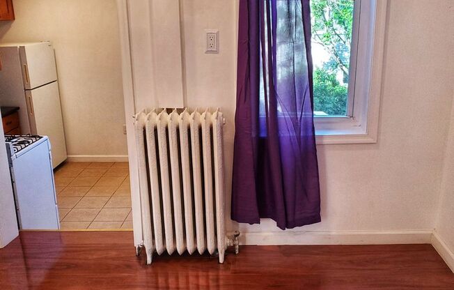 1 bed, 1 bath, 550 sqft, $1,150, Unit Unit 4