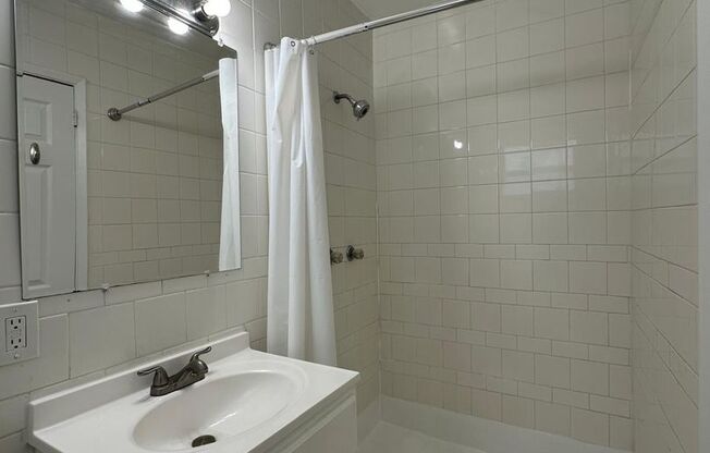 1 bed, 1 bath, 635 sqft, $1,450, Unit 2309-8