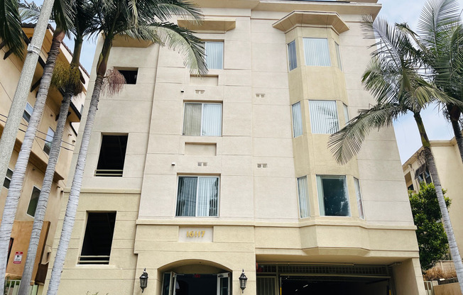 16117 Sunset Blvd