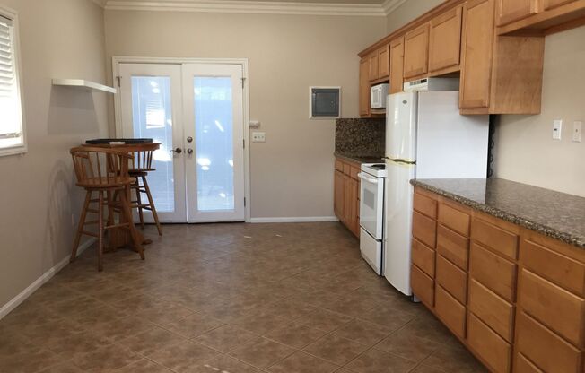 Studio, 1 bath, $1,750