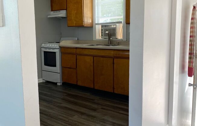 3 beds, 1 bath, $1,125, Unit 258 Lee