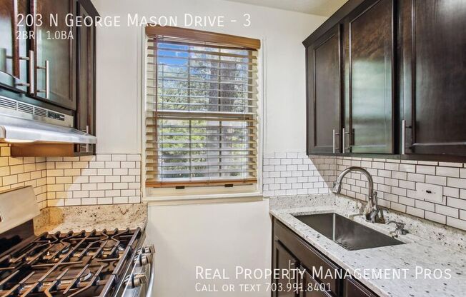 203 N GEORGE MASON DR