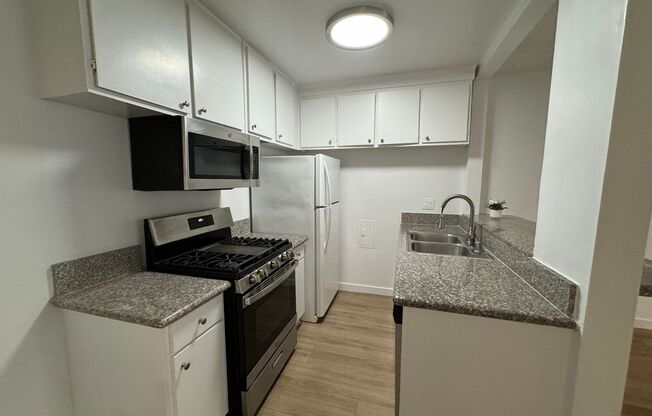 2 beds, 1 bath, $2,225, Unit 072#205