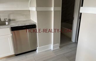 1 bed, 1 bath, $1,095, Unit D304