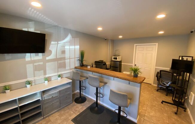 2 beds, 1 bath, $1,125, Unit 05