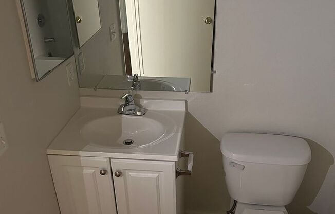 2 beds, 2 baths, 900 sqft, $2,200, Unit 07