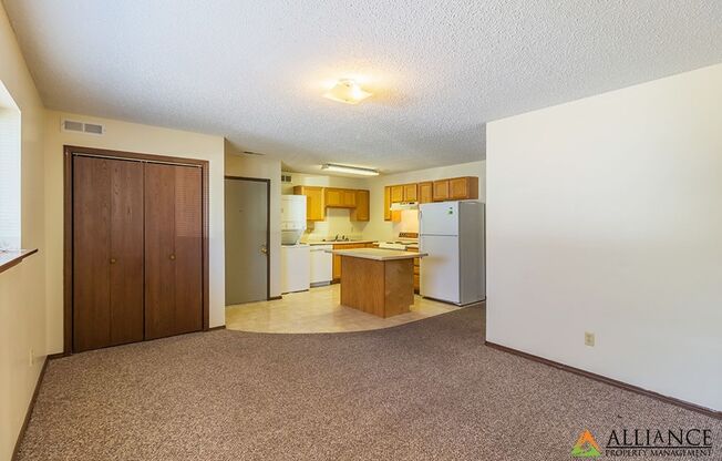 2 beds, 1 bath, 847 sqft, $850, Unit 02