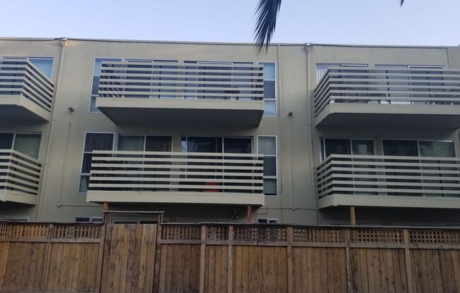 1 bed, 1 bath, 454 sqft, $2,450, Unit 25
