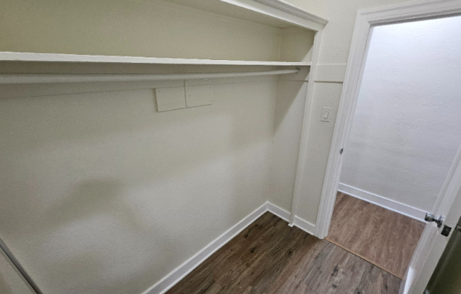 427 431 N NORMANDIE PL