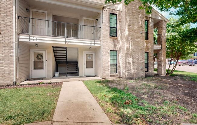 Stylish Upstairs Corner Unit Near Lake Ray Hubbard