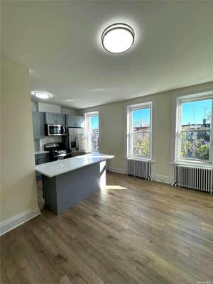 3 beds, 1 bath, $3,150, Unit 2