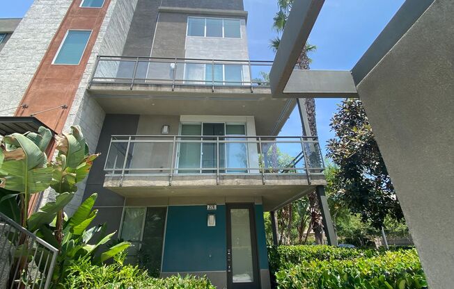 Beautiful Townhouse 3 Bedroom + 3 Bathroom