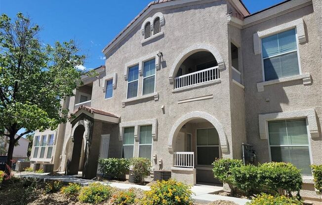 POPULAR FLOORPLAN IN A DESIREABLE GATED COMMUNITY!!