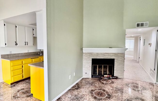 LARGE 2nd story 2bd/2ba unit