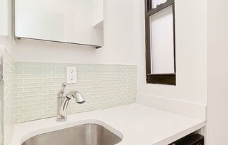 102 2 GREENWICH AVE