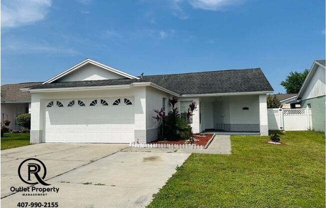 Beautiful 3 Bedrooms 2 Bathroom Home with Pool in Kissimmee***Move-In Ready***