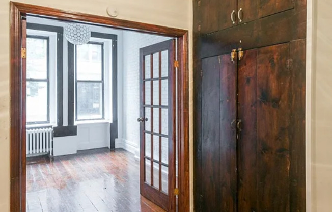 340 W 17 ST
