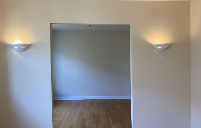 1733 W 91 ST