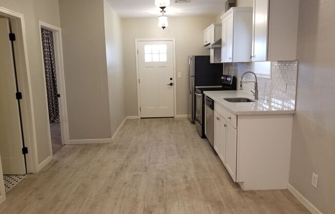 2 beds, 1 bath, 708 sqft, $1,595