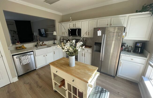 Charming 2-3 BR Townhome in South Park Charlotte