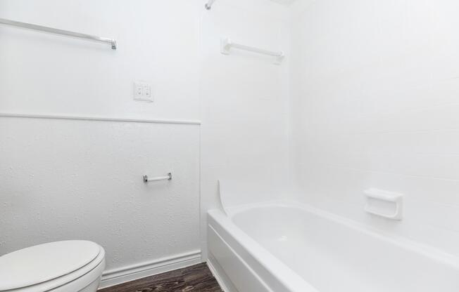 1 bed, 1 bath, 800 sqft, $1,049