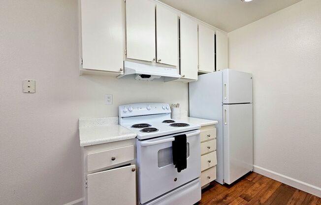 2 beds, 2 baths, 980 sqft, $2,125, Unit 115