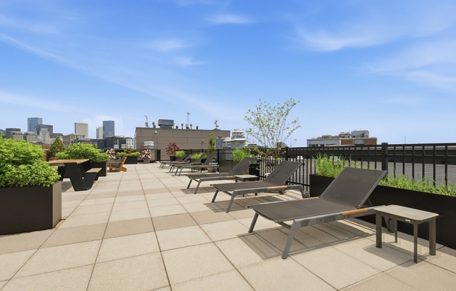 1 bed, 1 bath, 917 sqft, $4,500, Unit 414