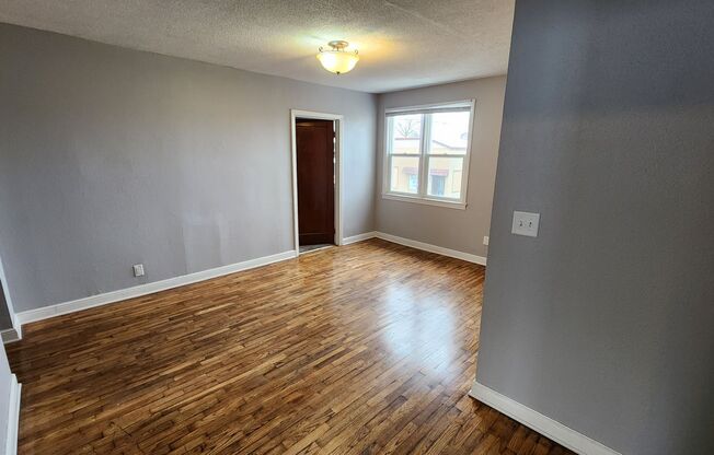 2 beds, 1 bath, $1,095, Unit 1110