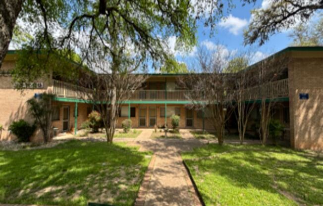 Colonial Apartments