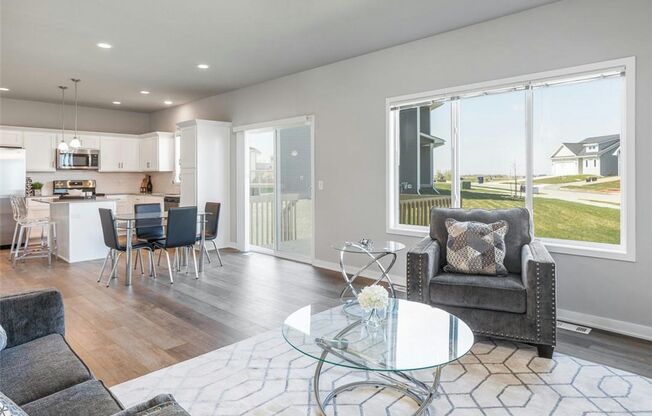 Charming 3 Bedroom Home in Urbandale!