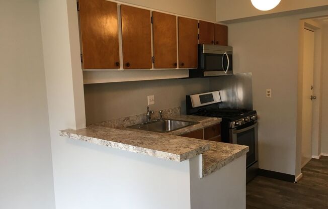 Quaint 1 BR Condo in Columbia with Sunroom!