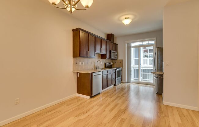 Luxury Mountlake Terrace Townhome with Garage