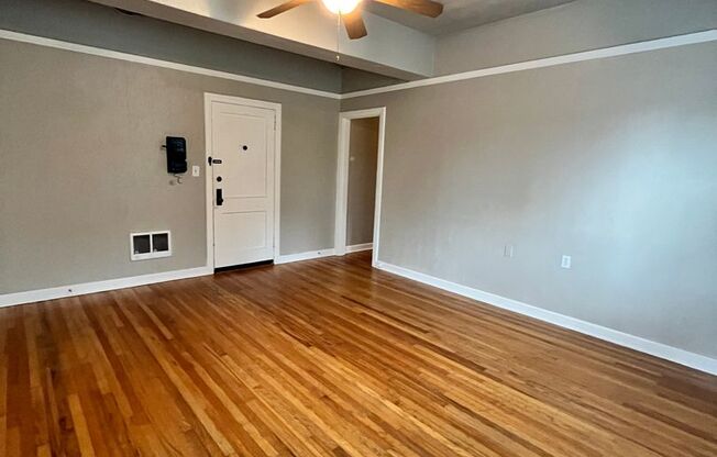 2 beds, 1 bath, $1,795, Unit 202