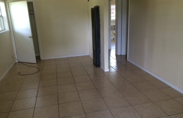 2 beds, 1 bath, $495