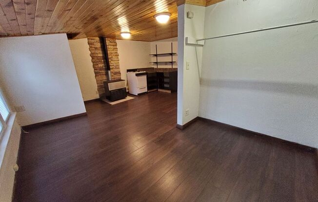 Studio, 1 bath, 200 sqft, $575, Unit D