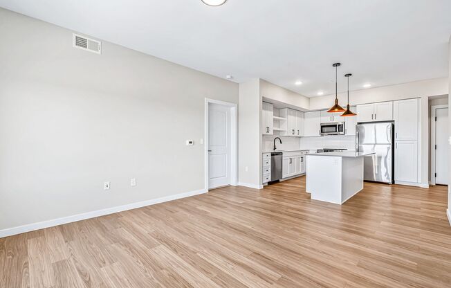3 beds, 2 baths, 1,275 sqft, $1,999, Unit 1-206