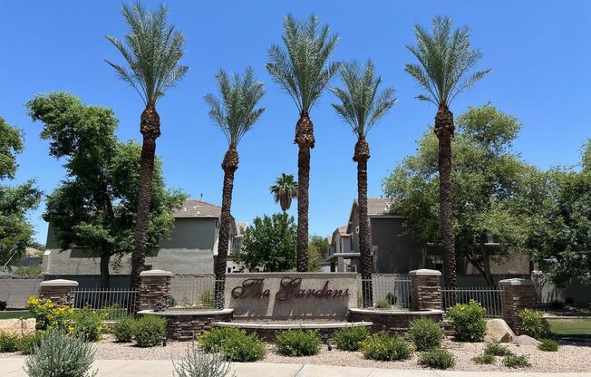 Comfort with Resort-Style Living 2BED/2BATH in Gilbert!  *New WASHER and DRYER**
