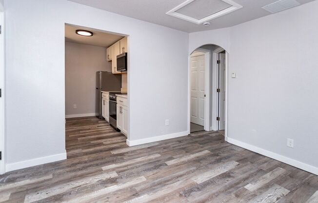 Charming Updated Cottage – 2 Bed, 1 Bath!!