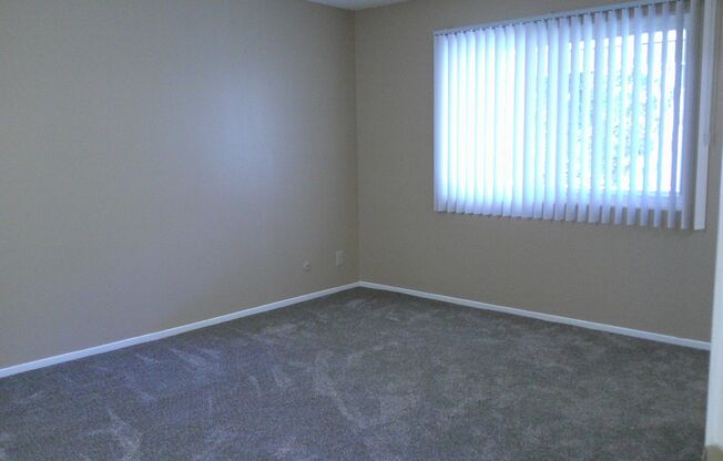 3 beds, 2 baths, 1,225 sqft, $3,300, Unit 48-21G