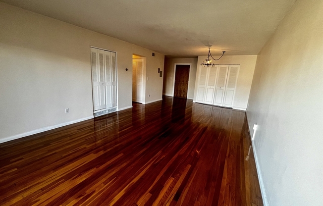 2 beds, 1 bath, 730 sqft, $2,200, Unit 33